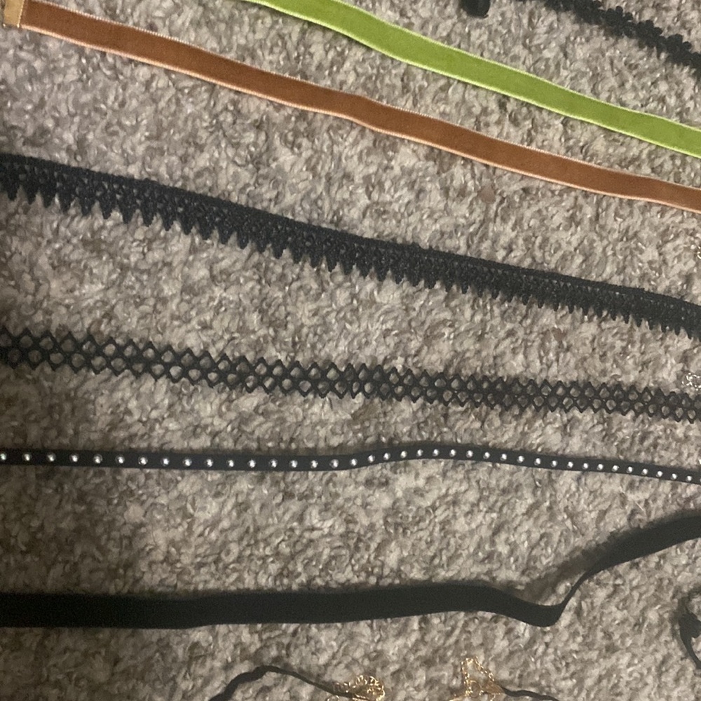 Chokers - Picture 3 of 6